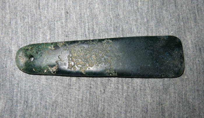  Đồ đá ngọc cổ dài 10,5 cm màu xanh rêu